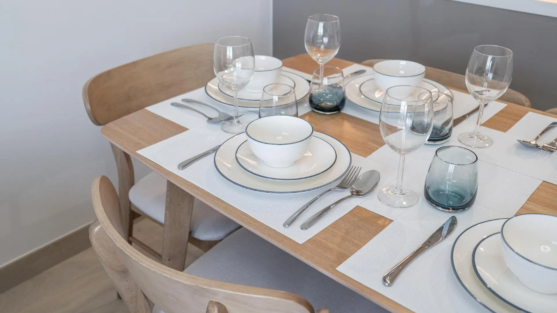 Modern And Peaceful 2 Bedroom In Amber By Azizi Dubai
