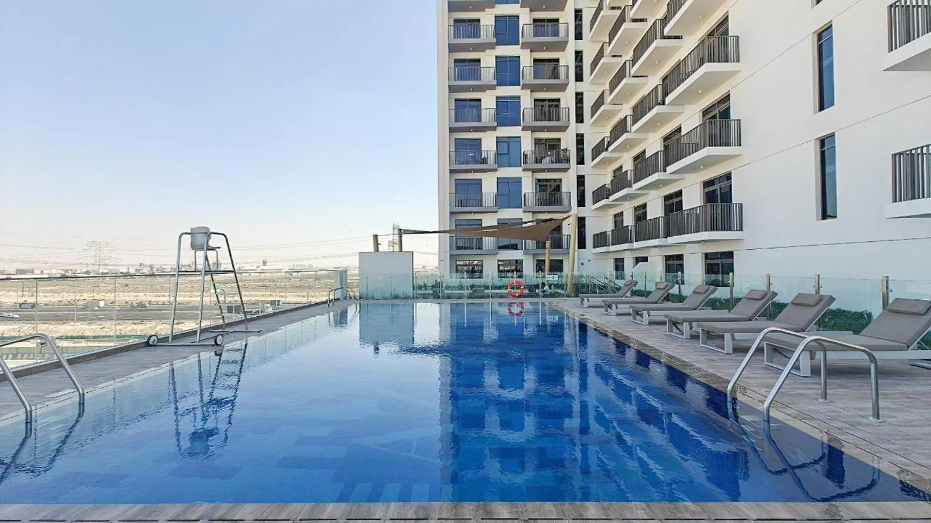 Modern And Peaceful 2 Bedroom In Amber By Azizi Dubai 0*,