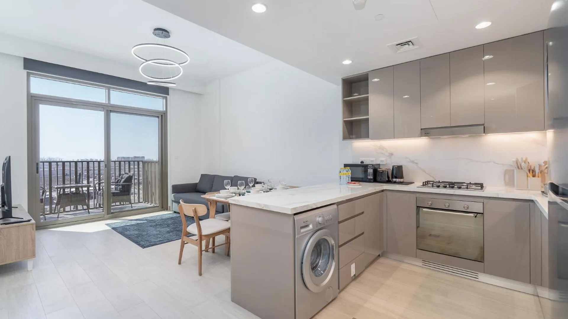 Modern And Peaceful 2 Bedroom In Amber By Azizi Dubai