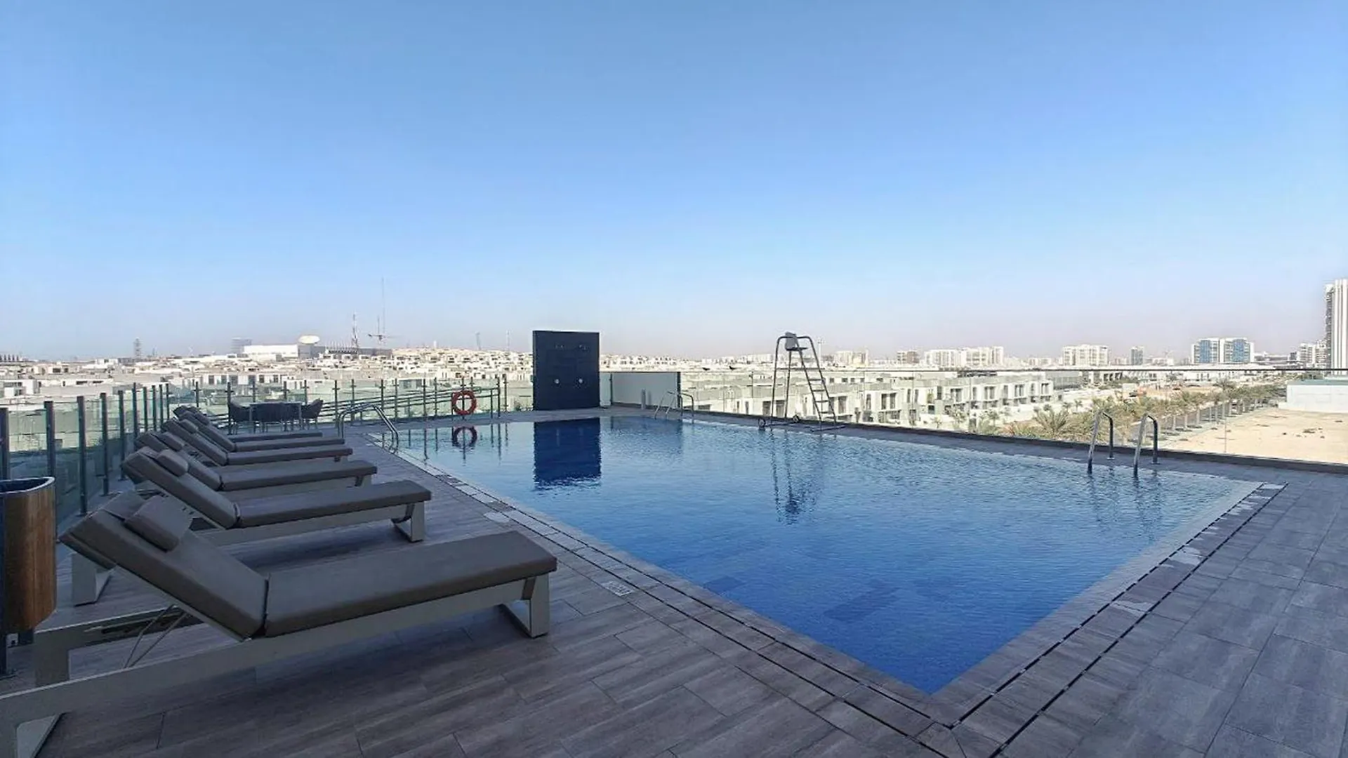 Modern And Peaceful 2 Bedroom In Amber By Azizi Dubai Apartment
