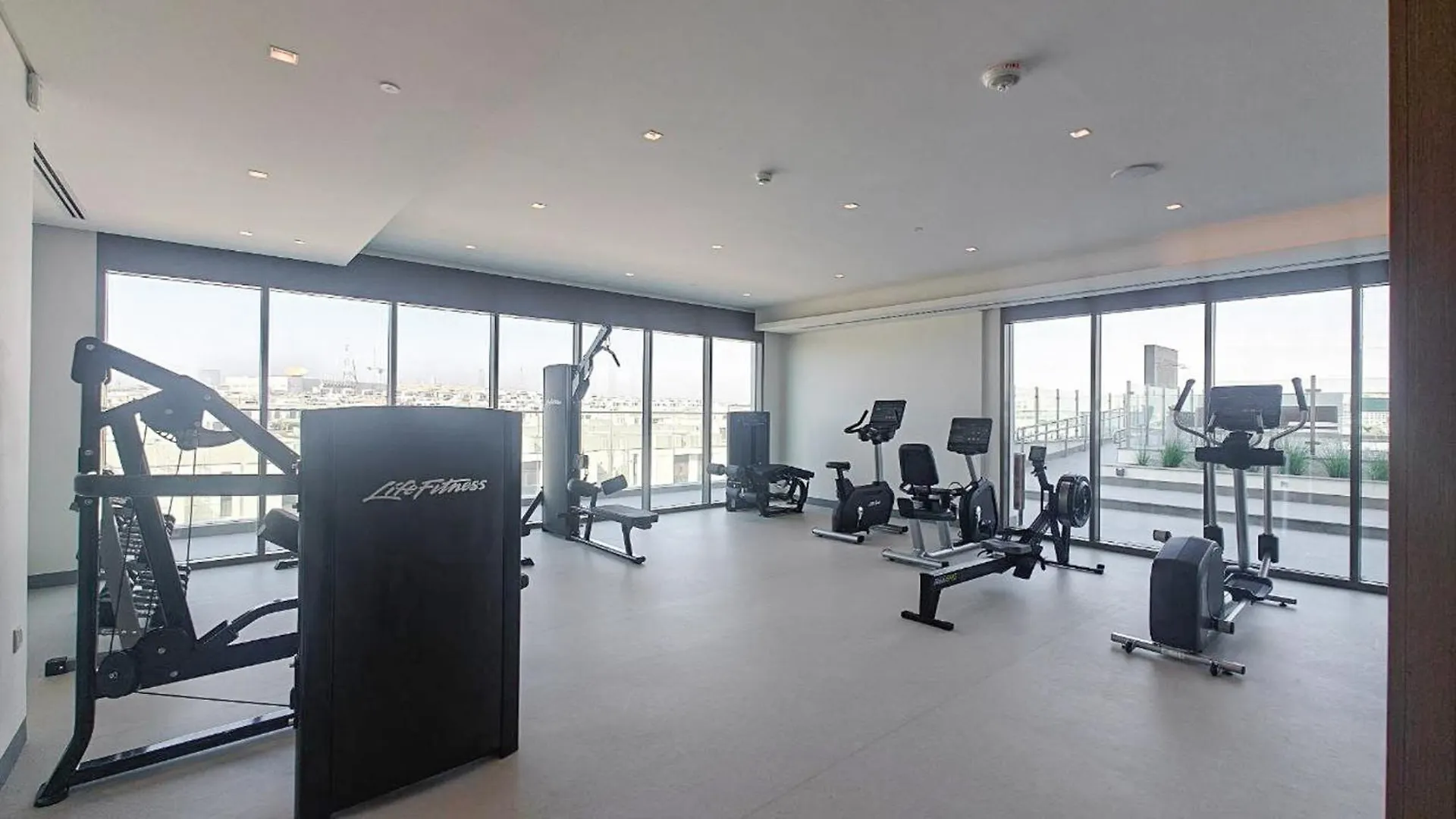 Modern And Peaceful 2 Bedroom In Amber By Azizi Dubai