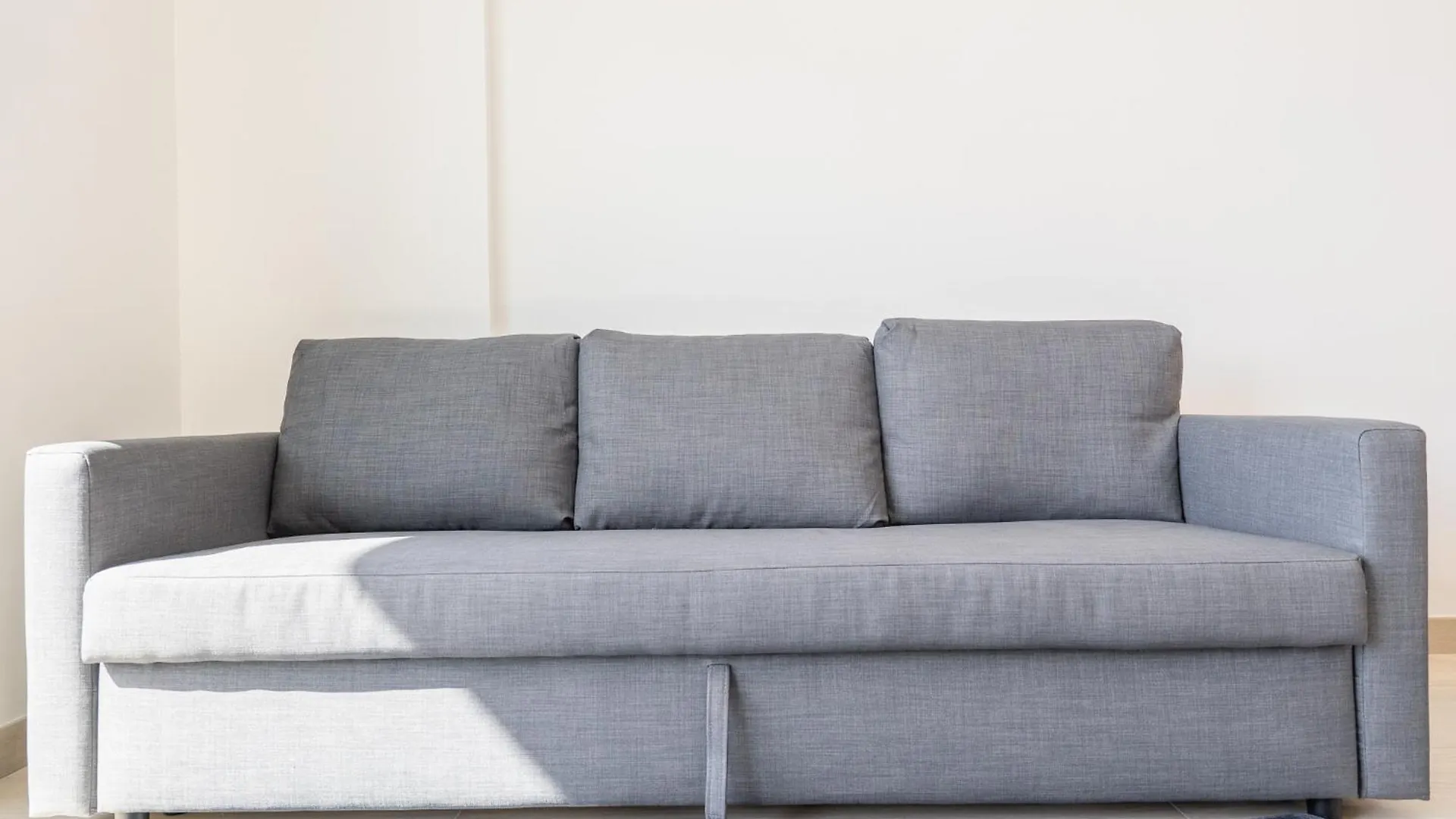 Modern And Peaceful 2 Bedroom In Amber By Azizi Dubai