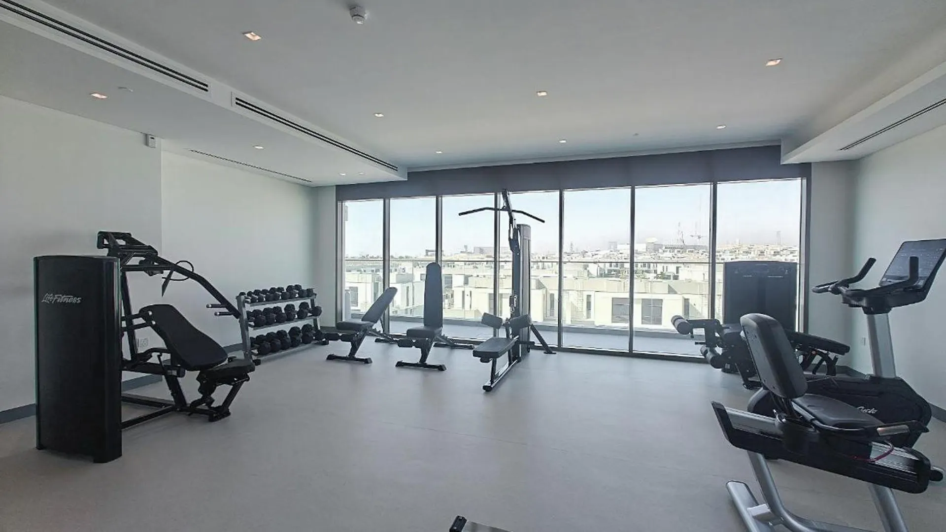 Modern And Peaceful 2 Bedroom In Amber By Azizi Dubai United Arab Emirates