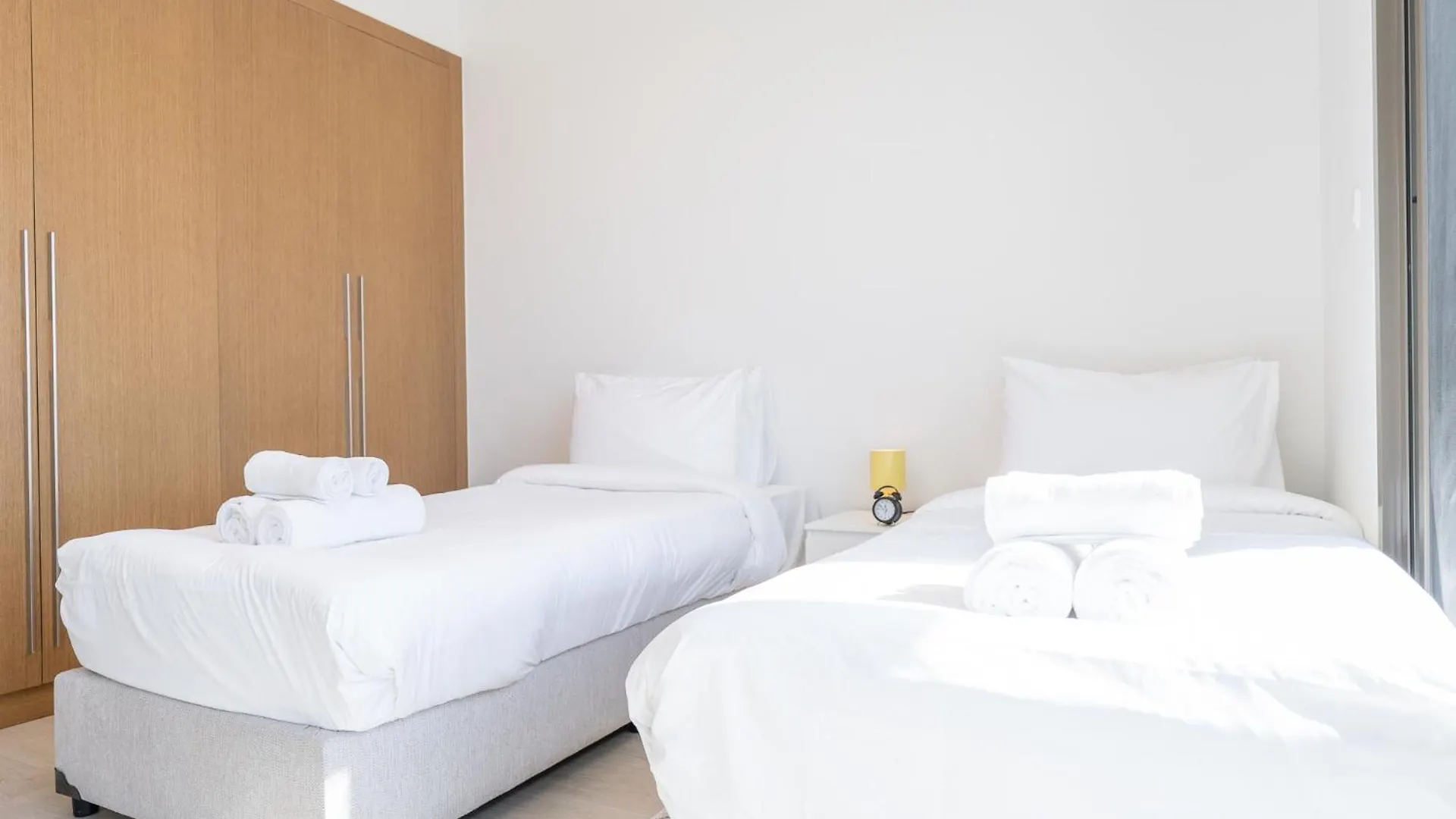 Modern And Peaceful 2 Bedroom In Amber By Azizi Dubai