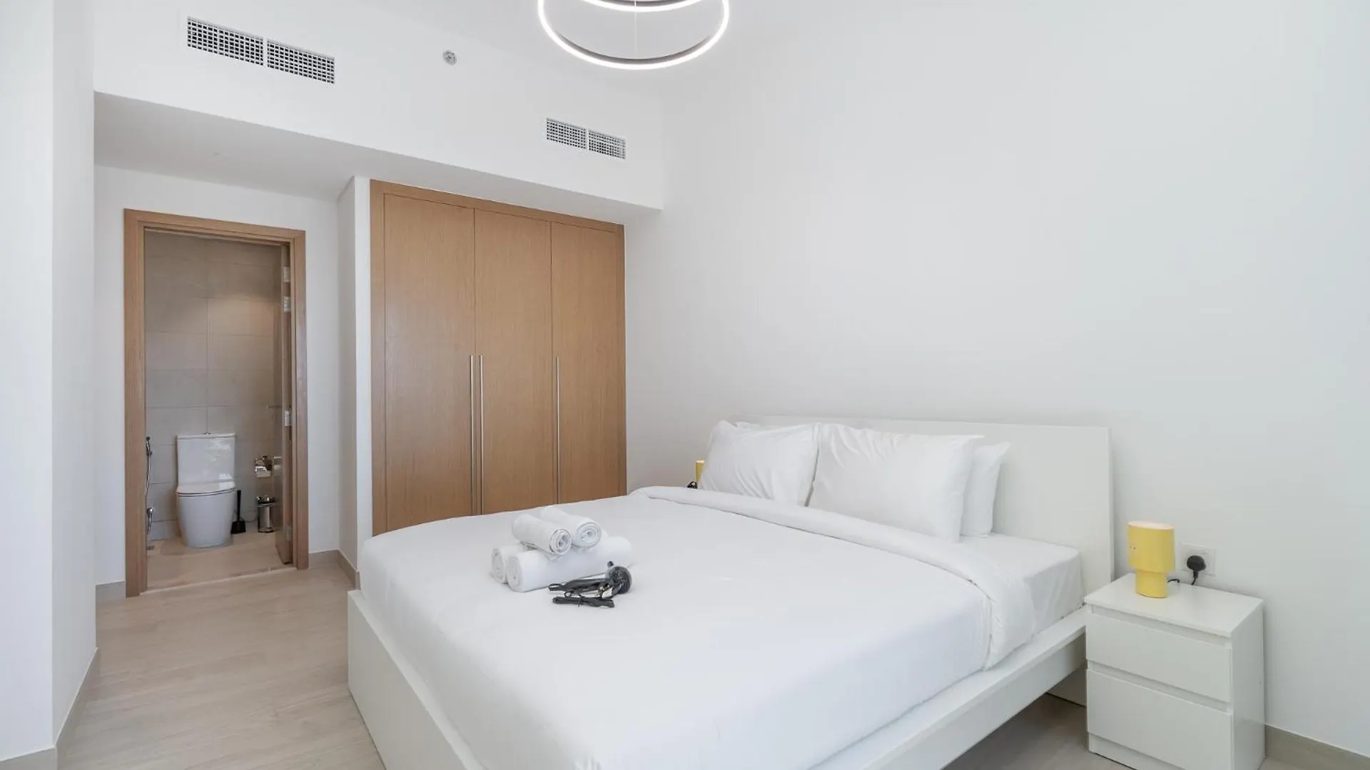 Modern And Peaceful 2 Bedroom In Amber By Azizi Dubai Apartment