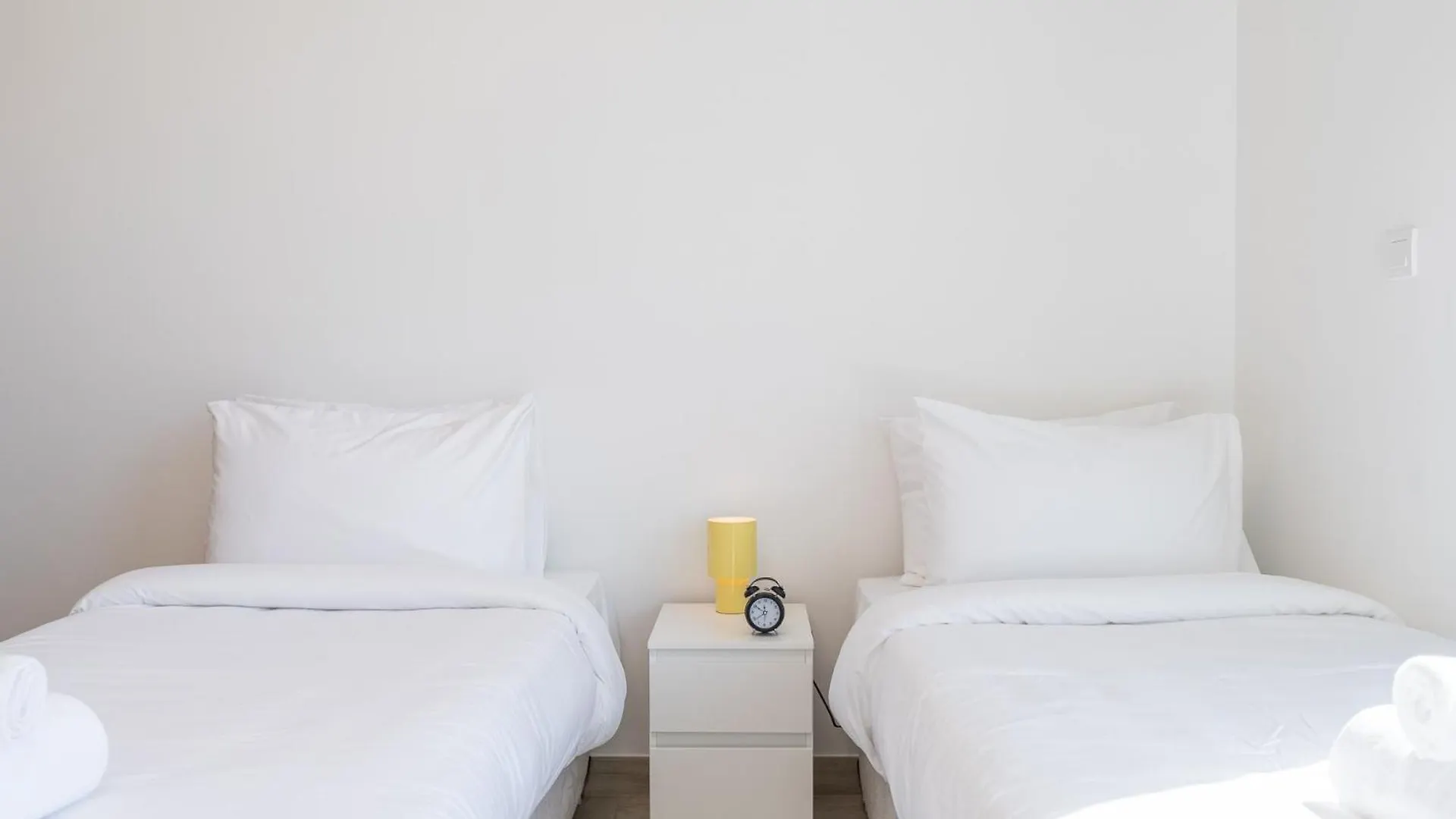 Modern And Peaceful 2 Bedroom In Amber By Azizi Dubai