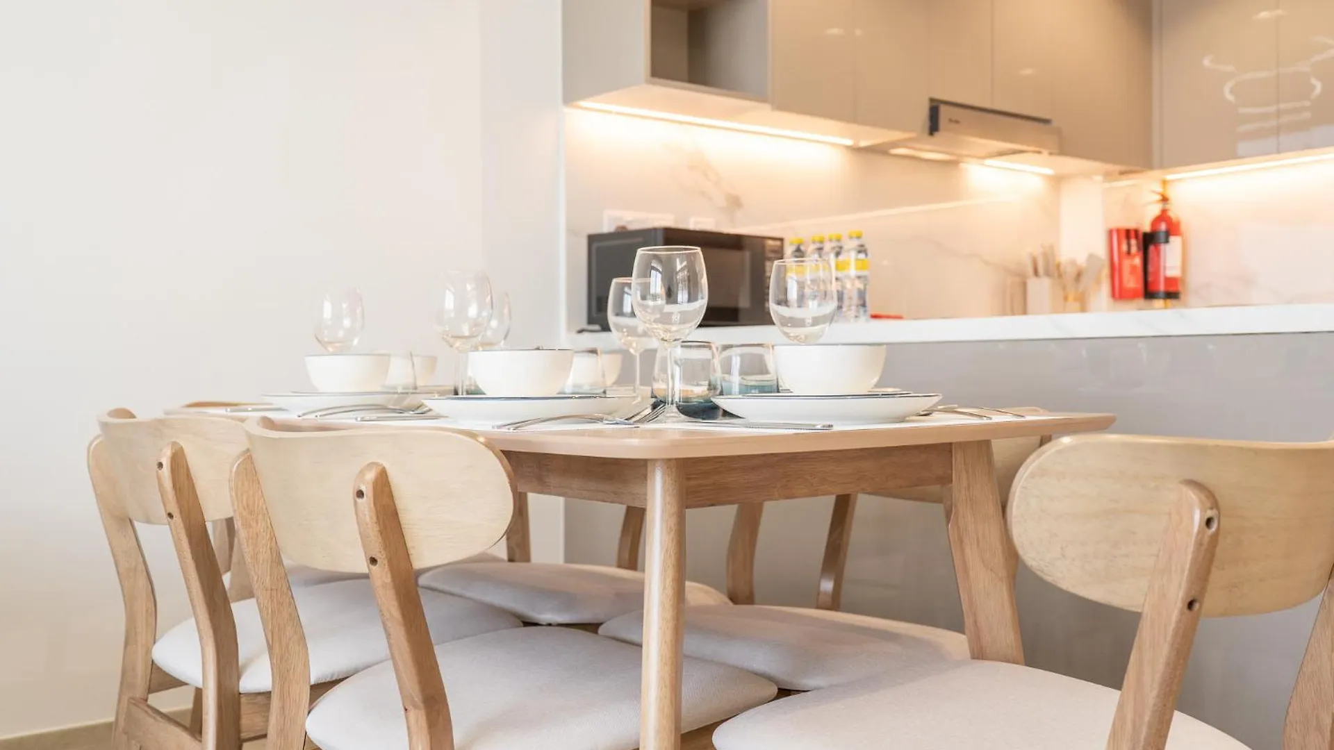 Modern And Peaceful 2 Bedroom In Amber By Azizi Dubai 0*,