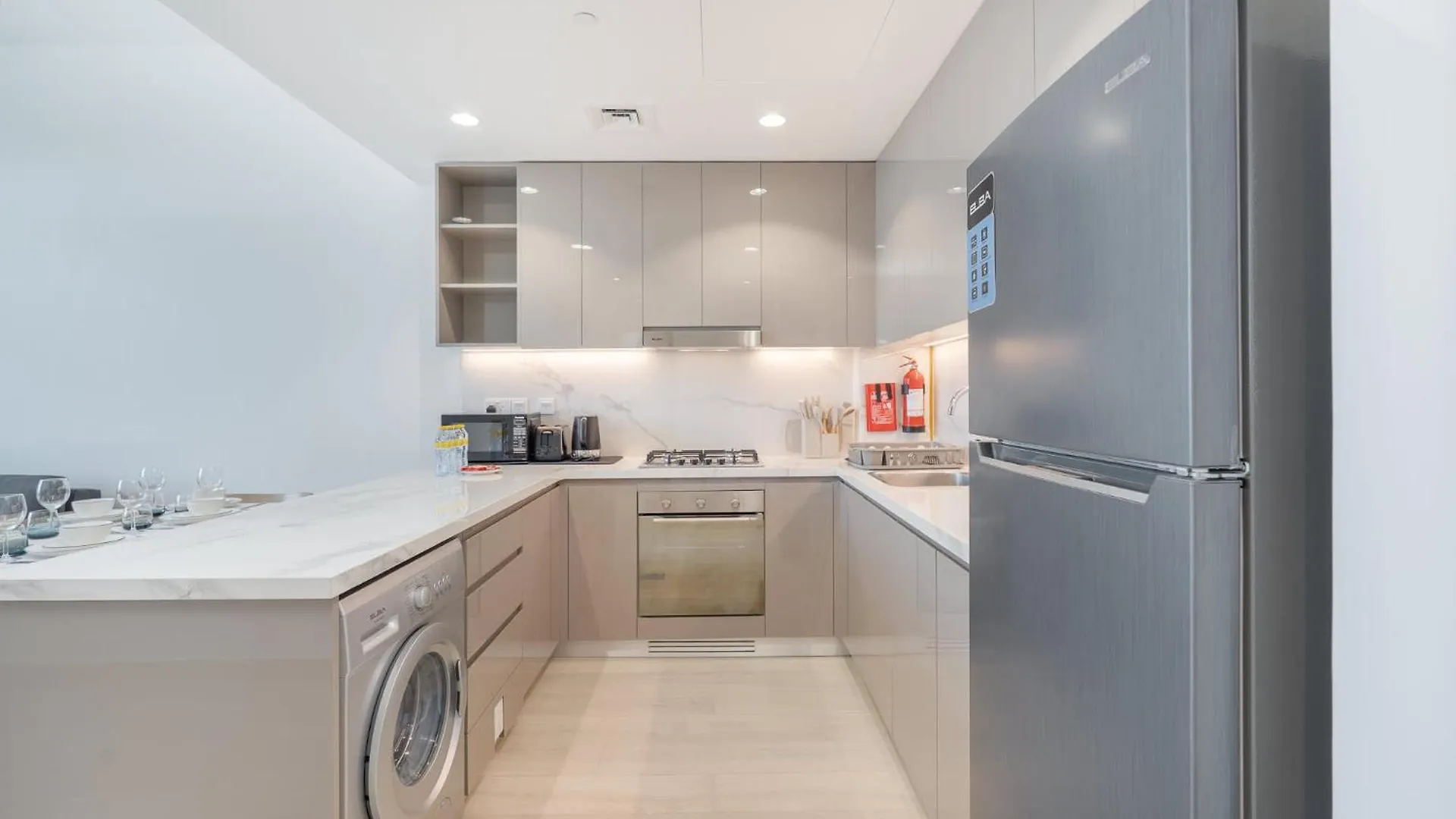 Modern And Peaceful 2 Bedroom In Amber By Azizi Dubai