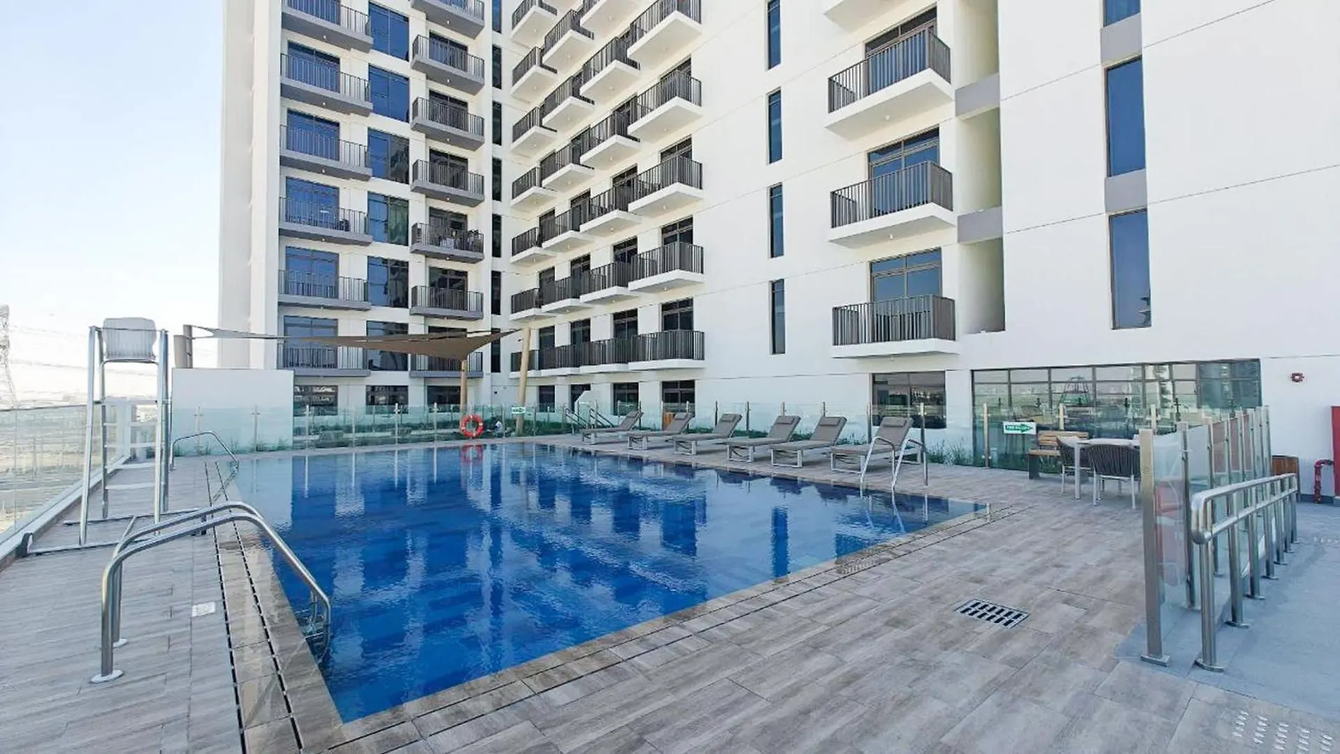 Modern And Peaceful 2 Bedroom In Amber By Azizi Dubai 0*,