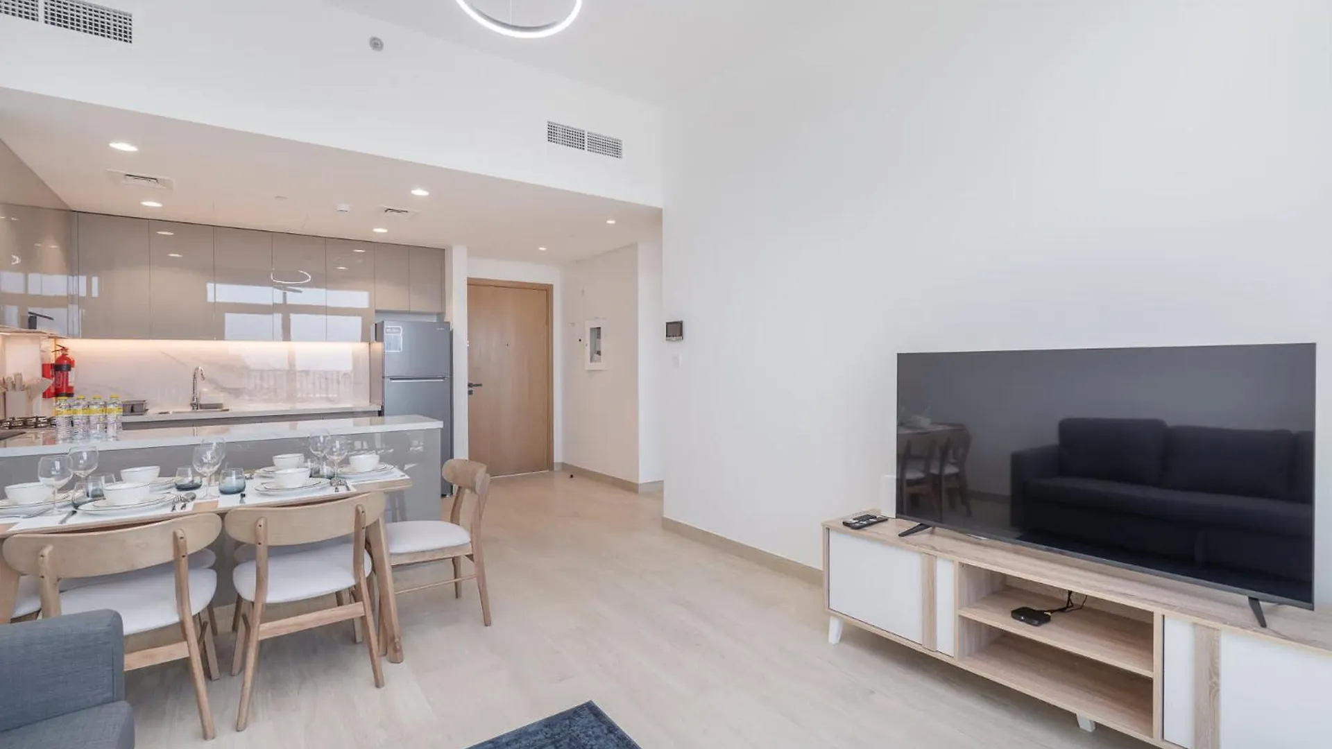 Modern And Peaceful 2 Bedroom In Amber By Azizi Dubai Apartment