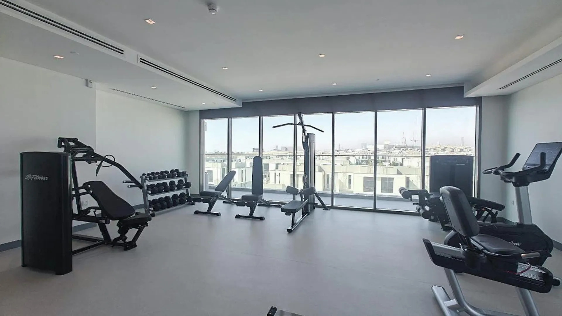Modern And Peaceful 2 Bedroom In Amber By Azizi Dubai 0*,