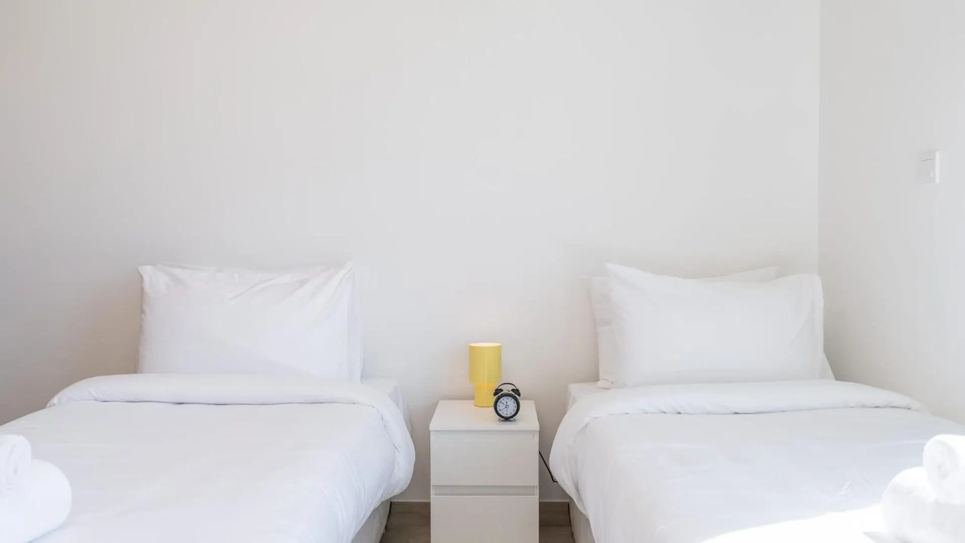 Modern And Peaceful 2 Bedroom In Amber By Azizi Dubai United Arab Emirates