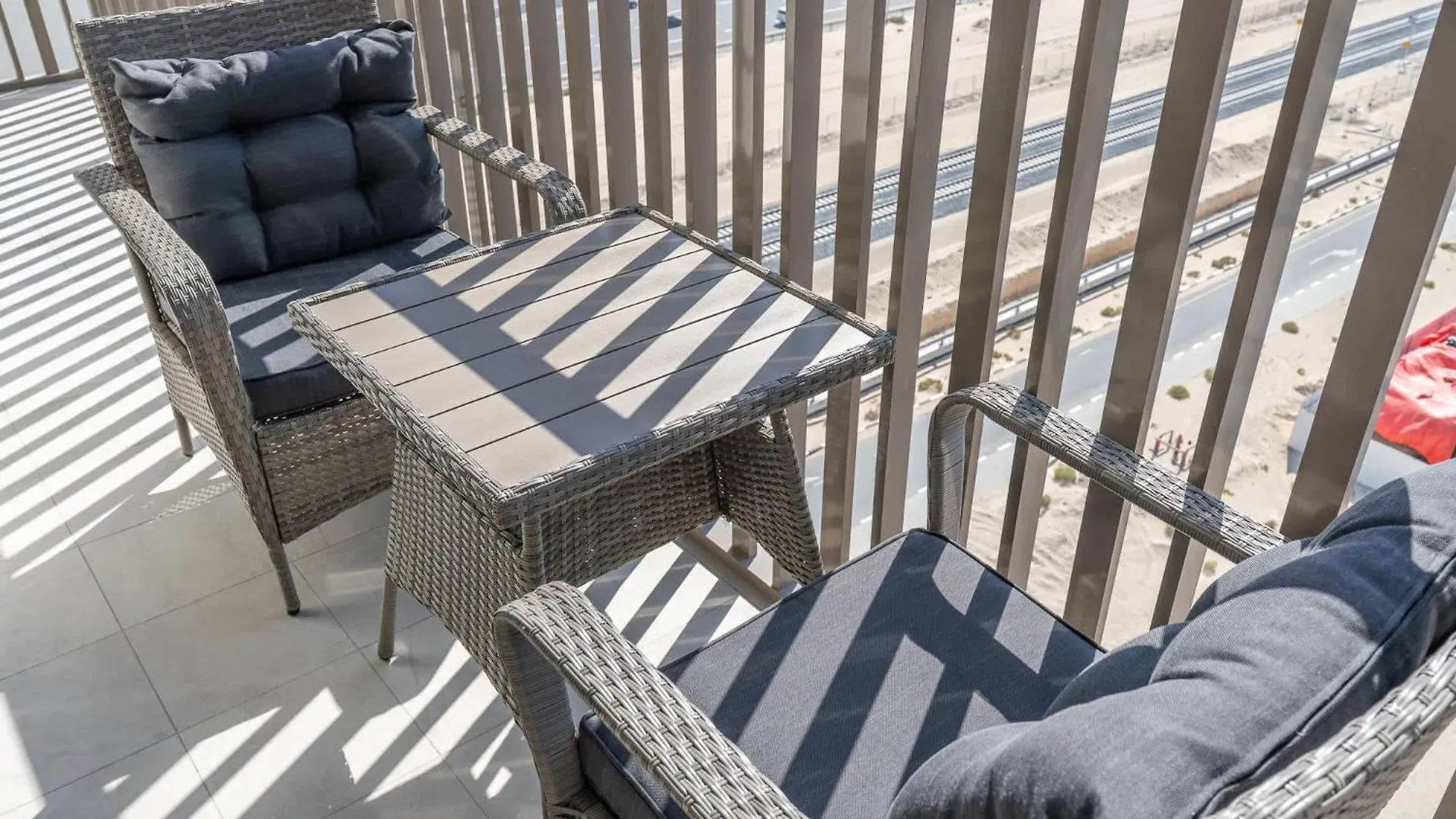 Modern And Peaceful 2 Bedroom In Amber By Azizi Dubai 0*,