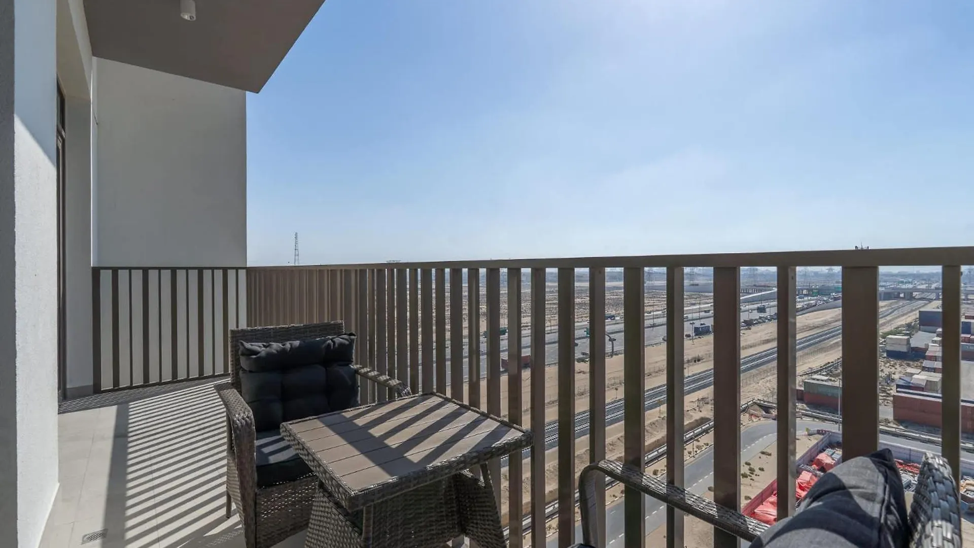 Modern And Peaceful 2 Bedroom In Amber By Azizi Dubai Apartment