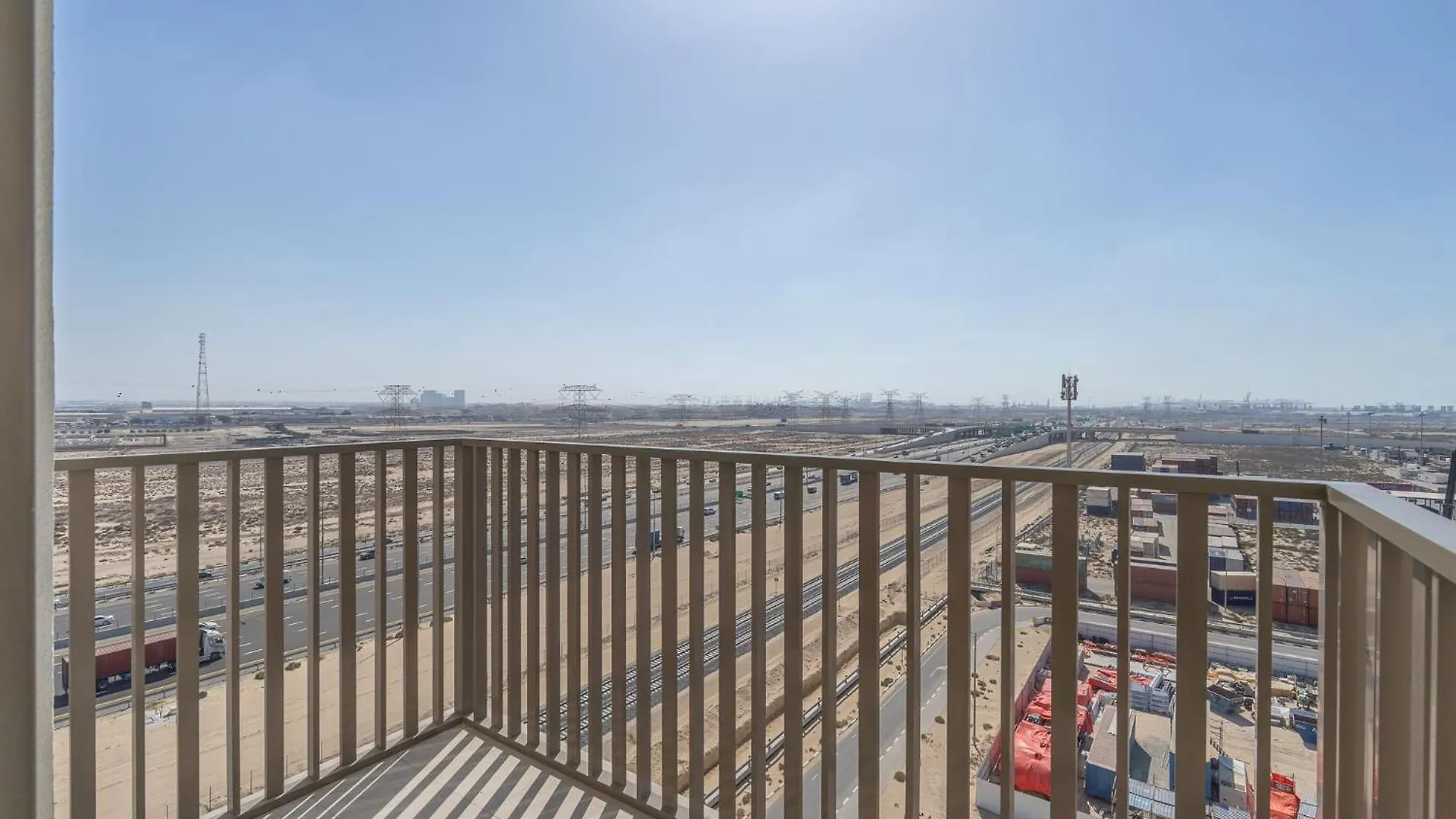 Modern And Peaceful 2 Bedroom In Amber By Azizi Dubai 0*,