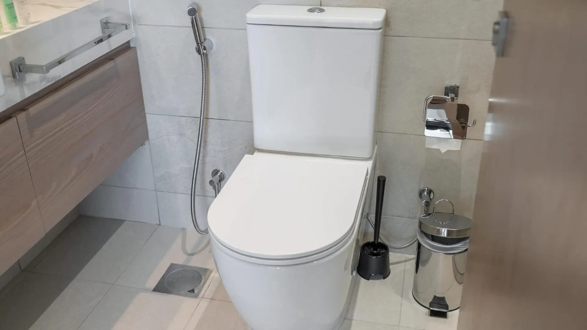 Modern And Peaceful 2 Bedroom In Amber By Azizi Dubai Apartment