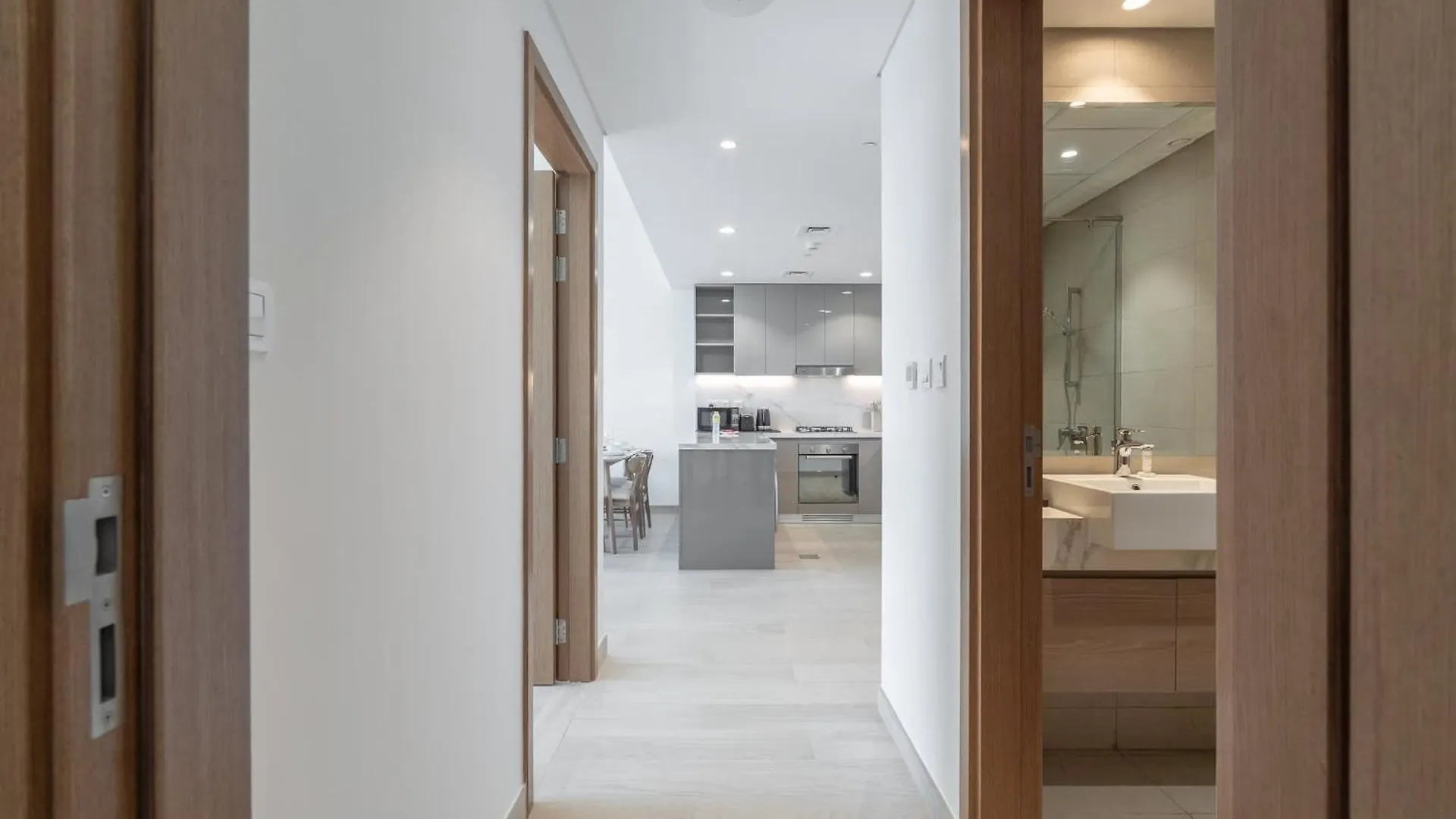 Modern And Peaceful 2 Bedroom In Amber By Azizi Dubai United Arab Emirates